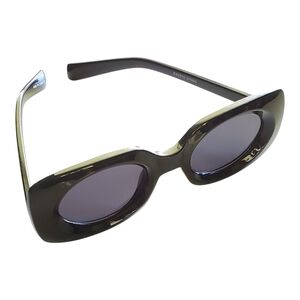 Sleek Black Sunglasses Rectangular Design UV400